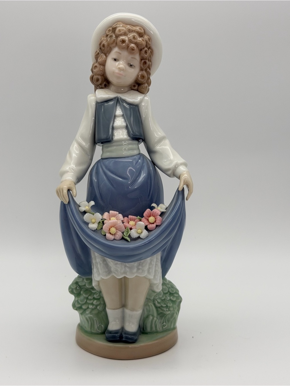 Nao By Lladro #1005 The School Girl